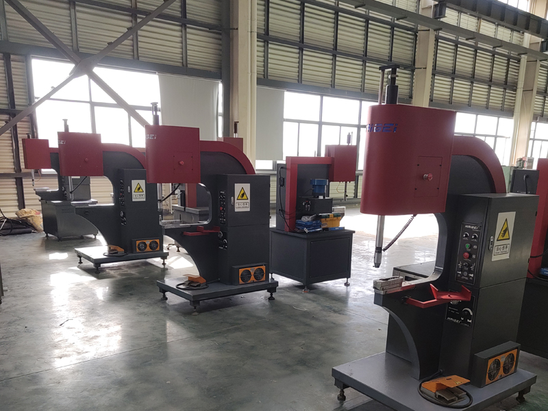 鈑金加工設(shè)備